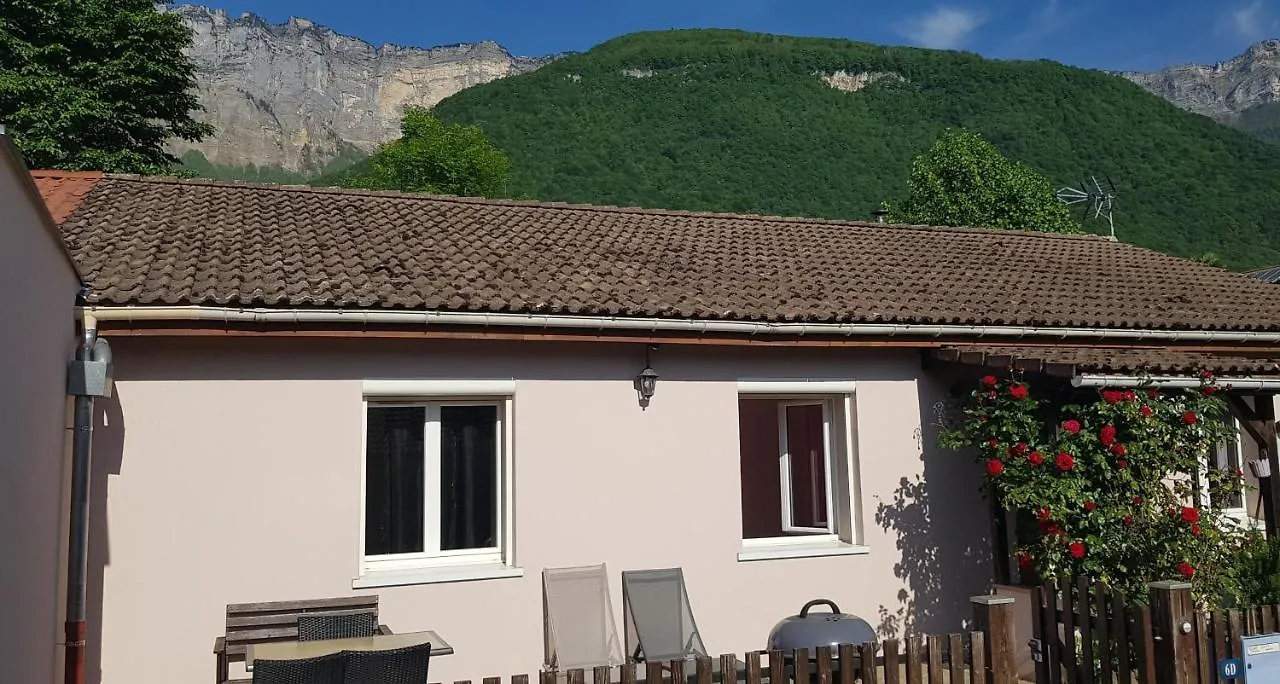 Holiday home Gite Fabuleux, Jardin, Terrasse, Parking Saint-Vincent-de-Mercuze